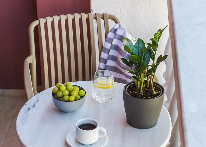 Casa Blue Hotel, Philian And