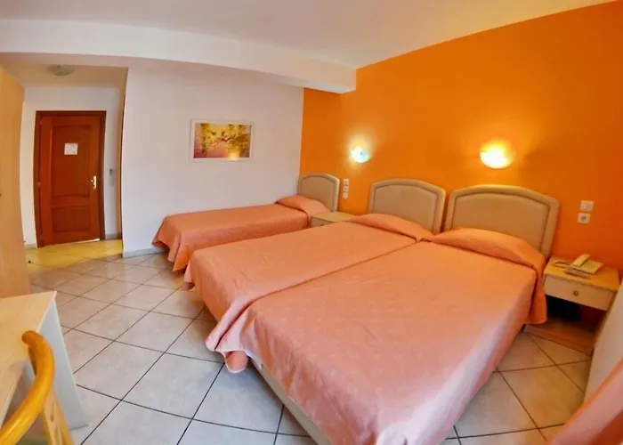 Casa Blue Hotel, Philian And