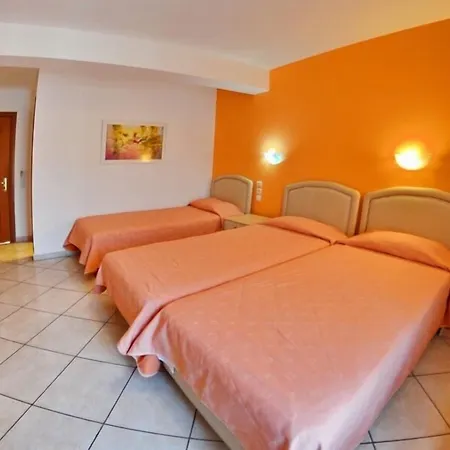 Casa Blue Hotel, Philian And