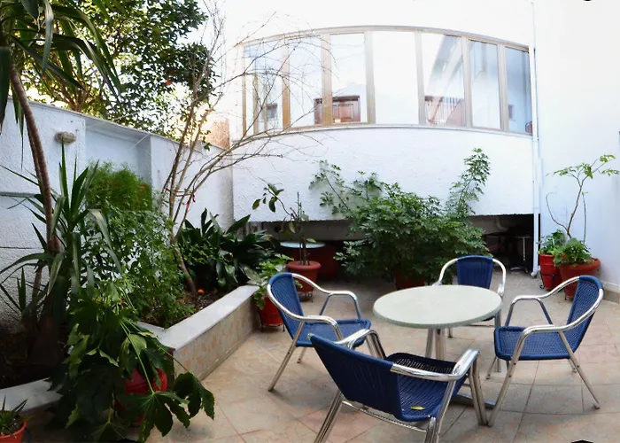 Casa Blue Hotel, Philian And