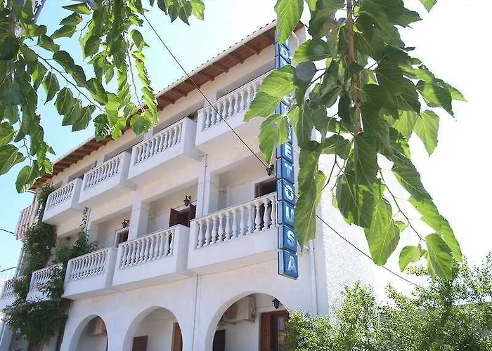 Casa Blue Hotel, Philian And İskados