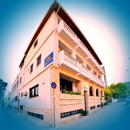 Casa Blue Hotel, Philian And