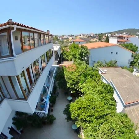 Casa Blue Hotel, Philian And